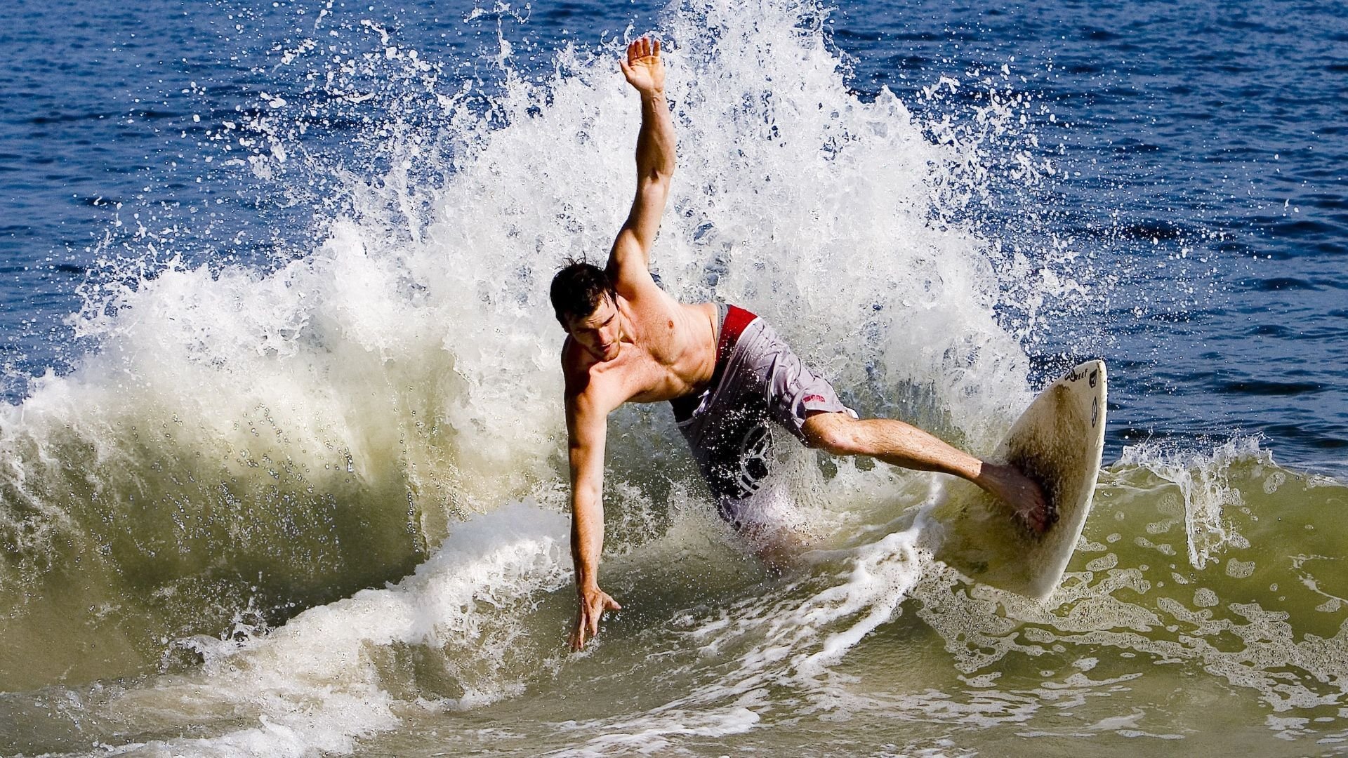 《英雄联盟》“全球预选”点燃战火,冠军激烈争夺!